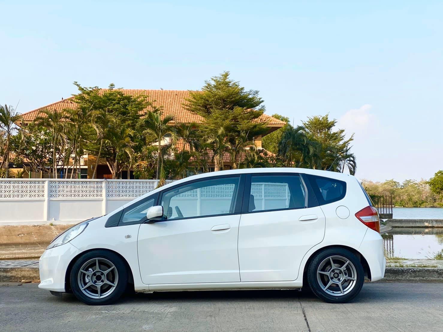 Honda Jazz GE ปี 2011 สีขาว (รูปที่ 6)