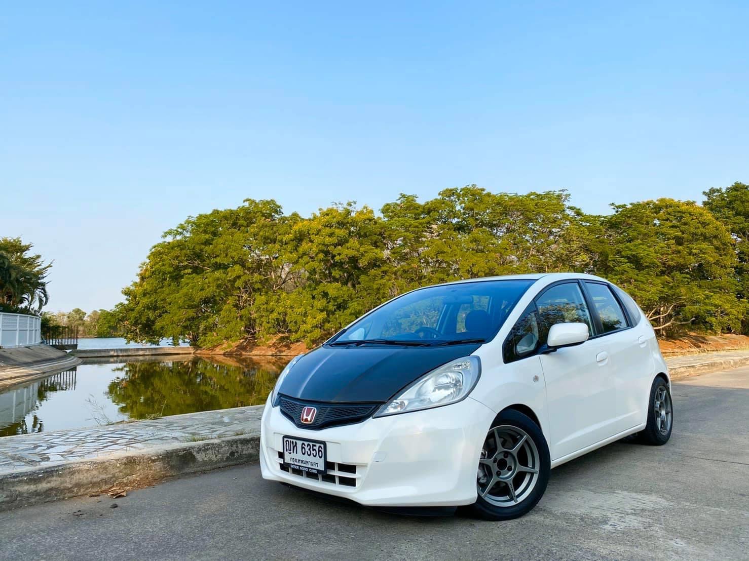 Honda Jazz GE ปี 2011 สีขาว (รูปที่ 2)