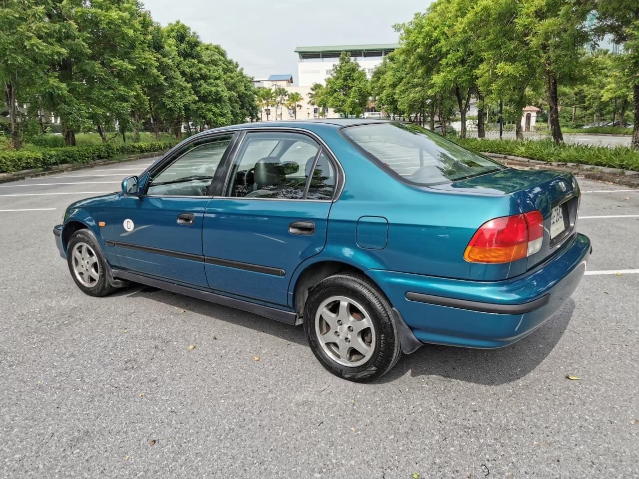 Honda Civic EK โฉม 4 ประตู ปี 1997 สีเขียว (รูปที่ 10)