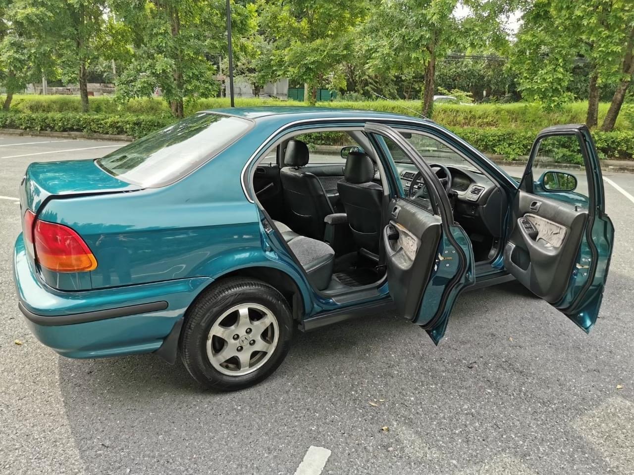 Honda Civic EK โฉม 4 ประตู ปี 1997 สีเขียว (รูปที่ 2)