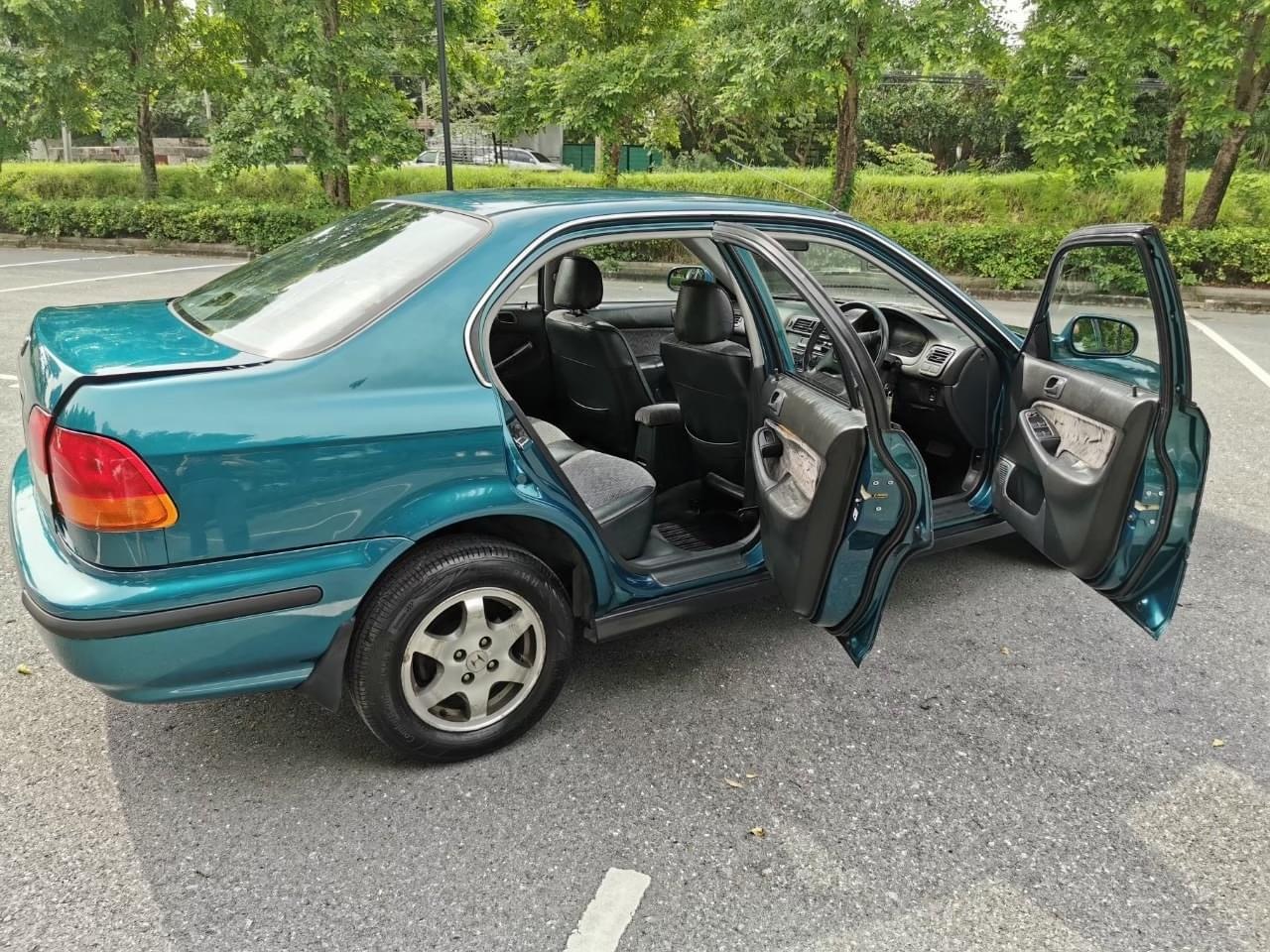 Honda Civic EK โฉม 4 ประตู ปี 1997 สีเขียว (รูปที่ 6)