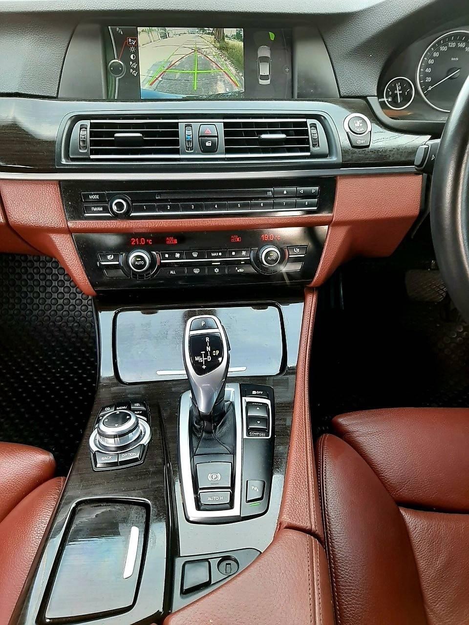 BMW 5 Series F10 525d ปี 2012 สีดำ (รูปที่ 7)