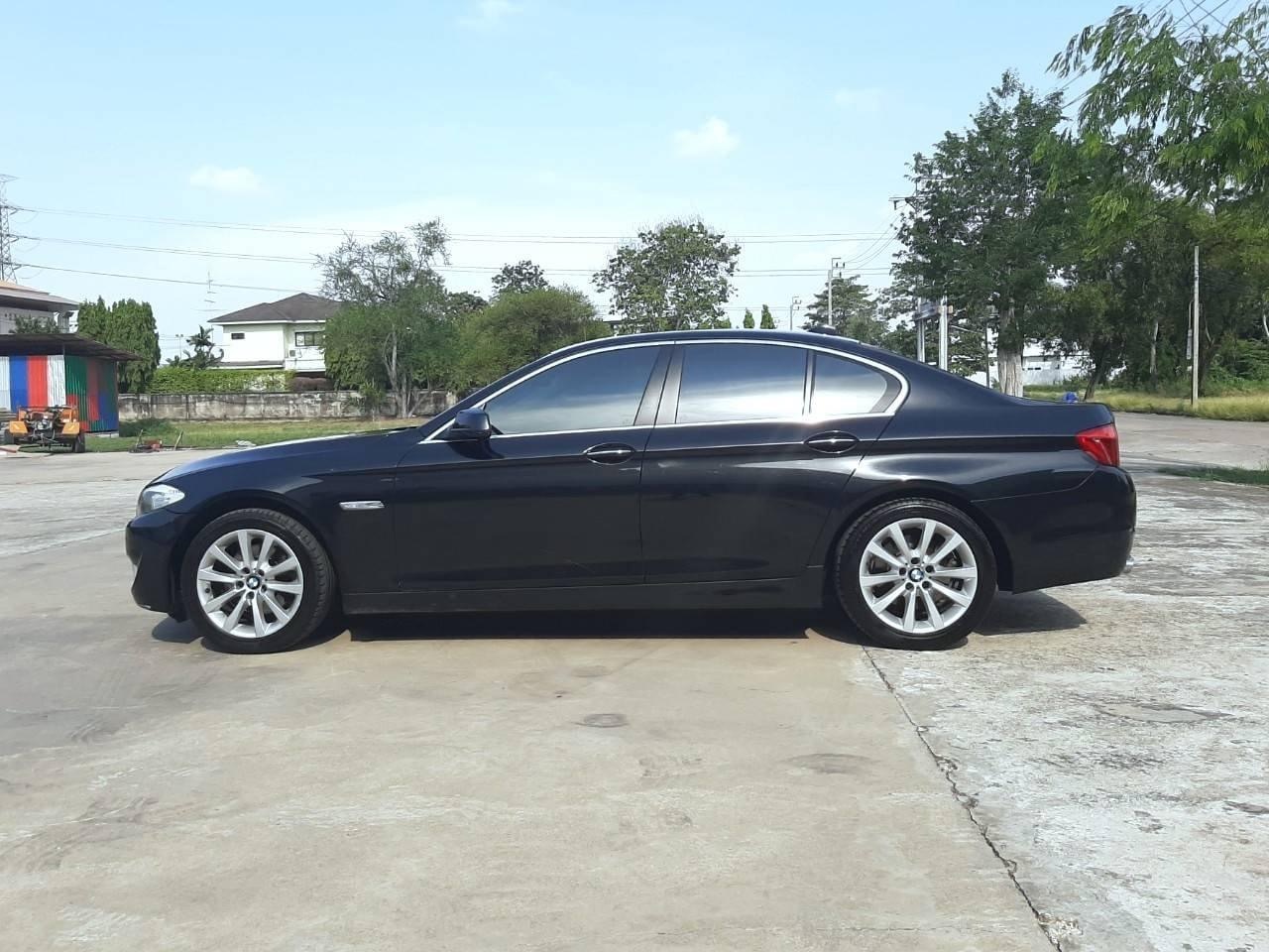 BMW 5 Series F10 525d ปี 2012 สีดำ (รูปที่ 4)