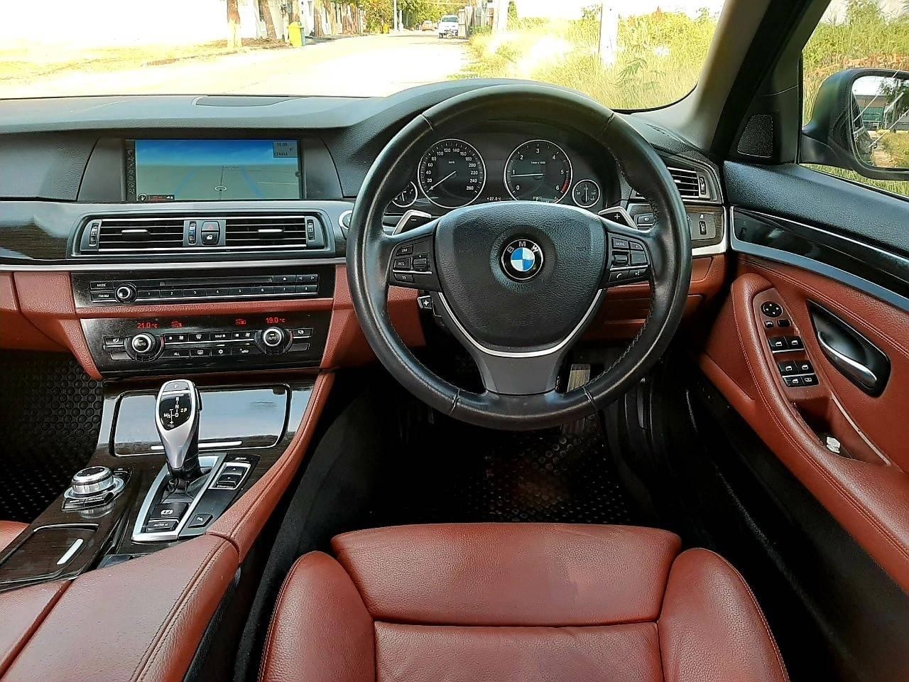 BMW 5 Series F10 525d ปี 2012 สีดำ (รูปที่ 6)