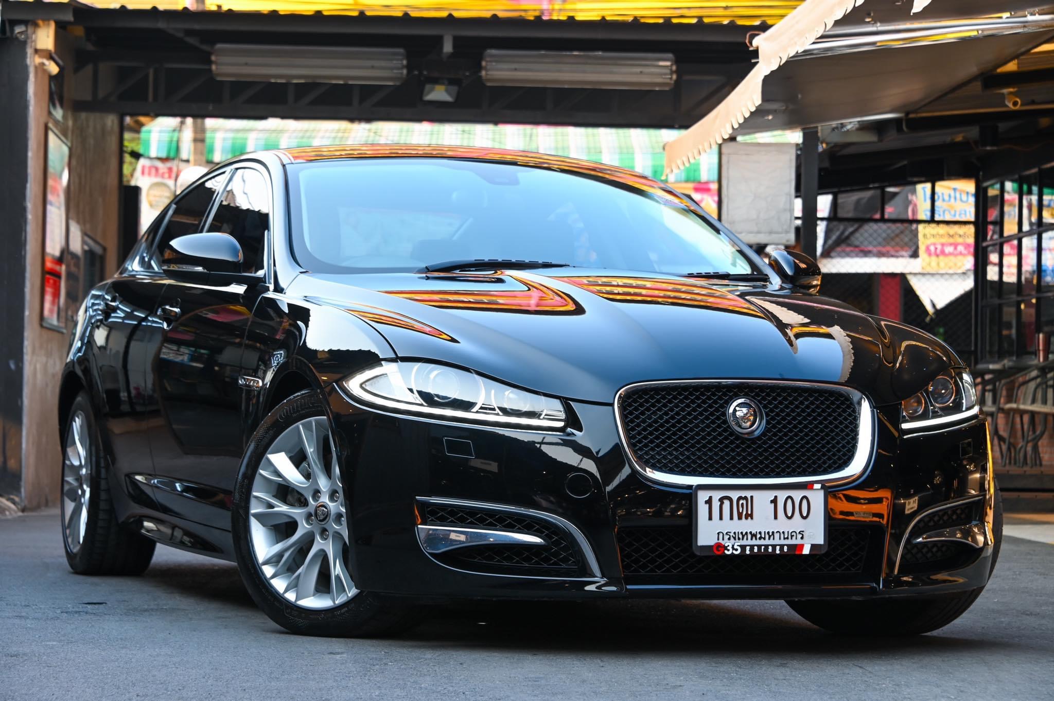 Jaguar XF 2013 สีดำ