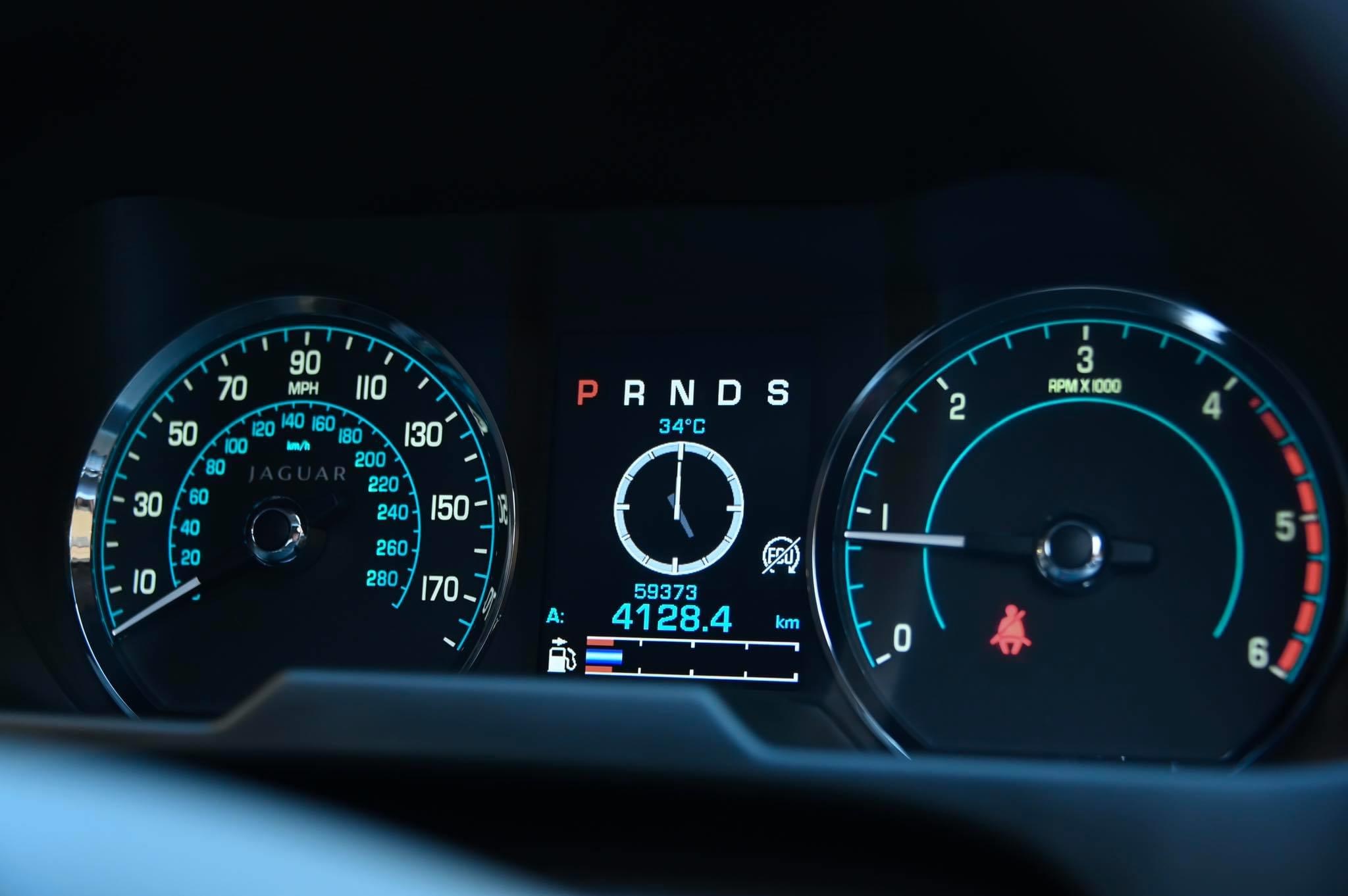 Jaguar XF 2013 สีดำ (รูปที่ 28)
