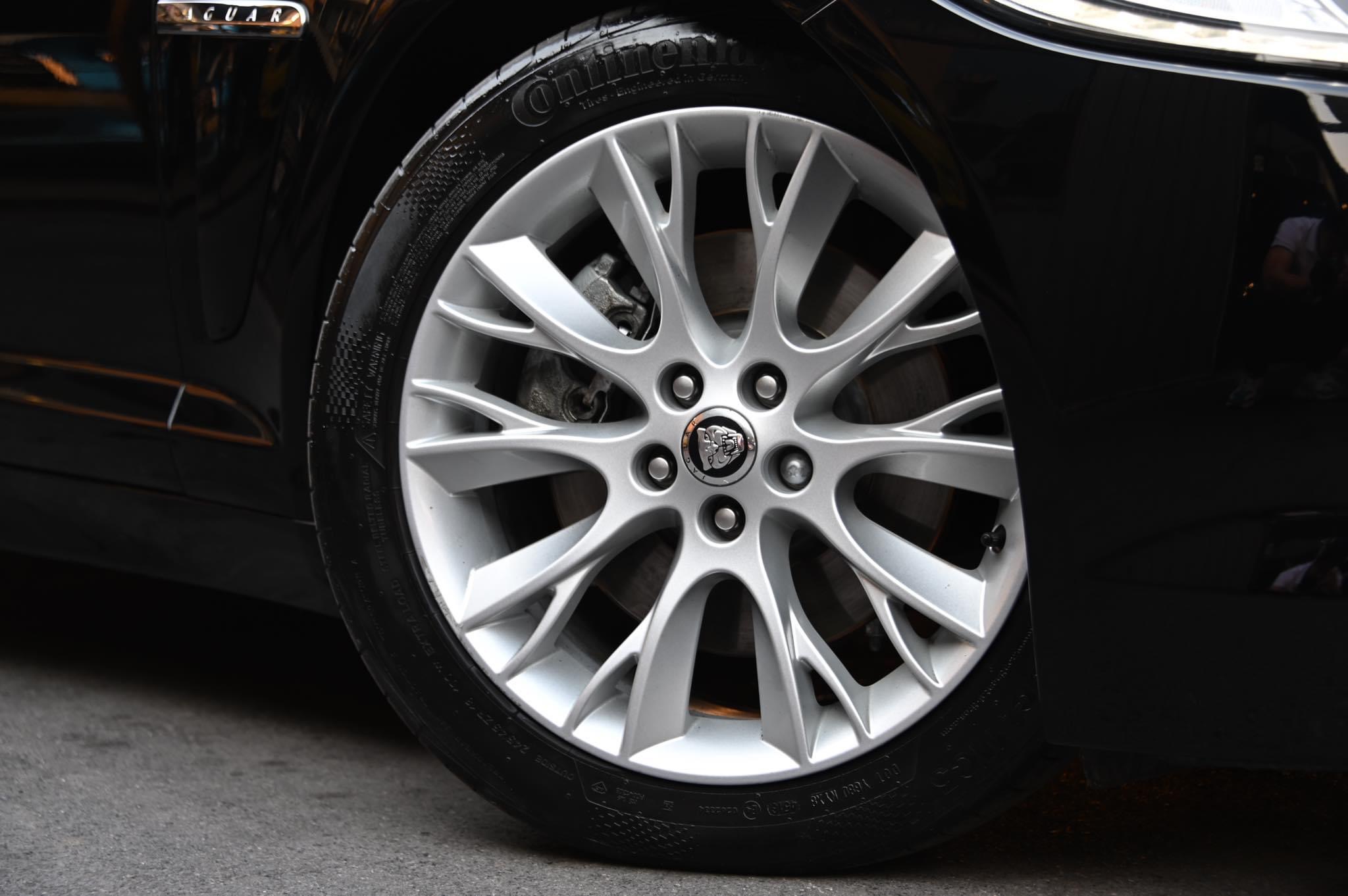 Jaguar XF 2013 สีดำ (รูปที่ 12)