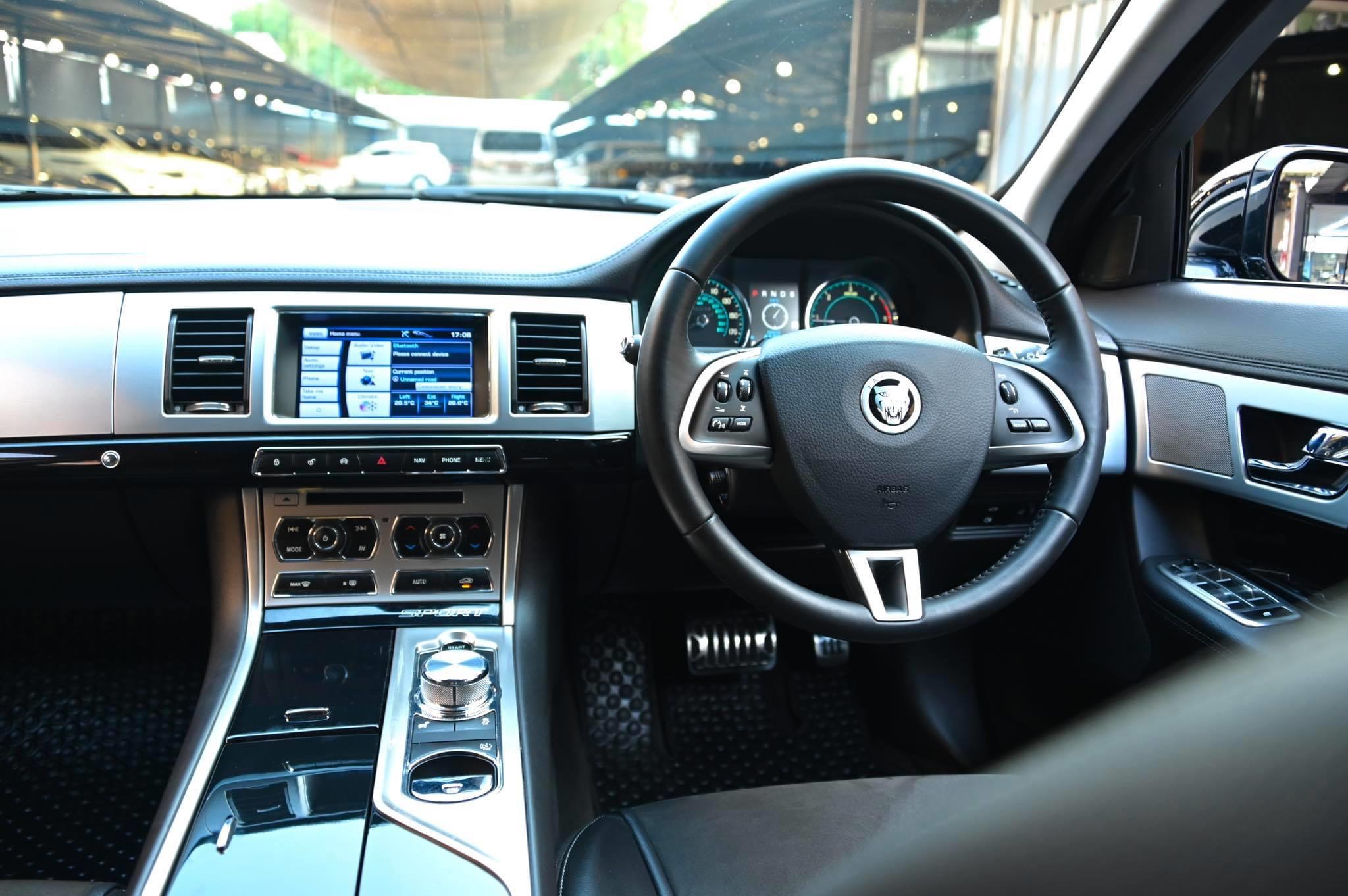 Jaguar XF 2013 สีดำ (รูปที่ 14)