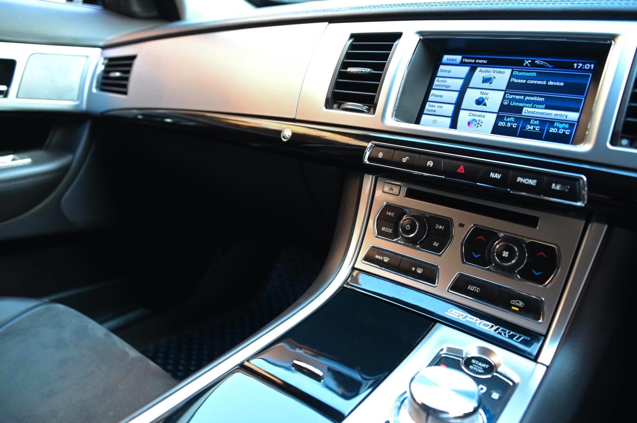 Jaguar XF 2013 สีดำ (รูปที่ 18)