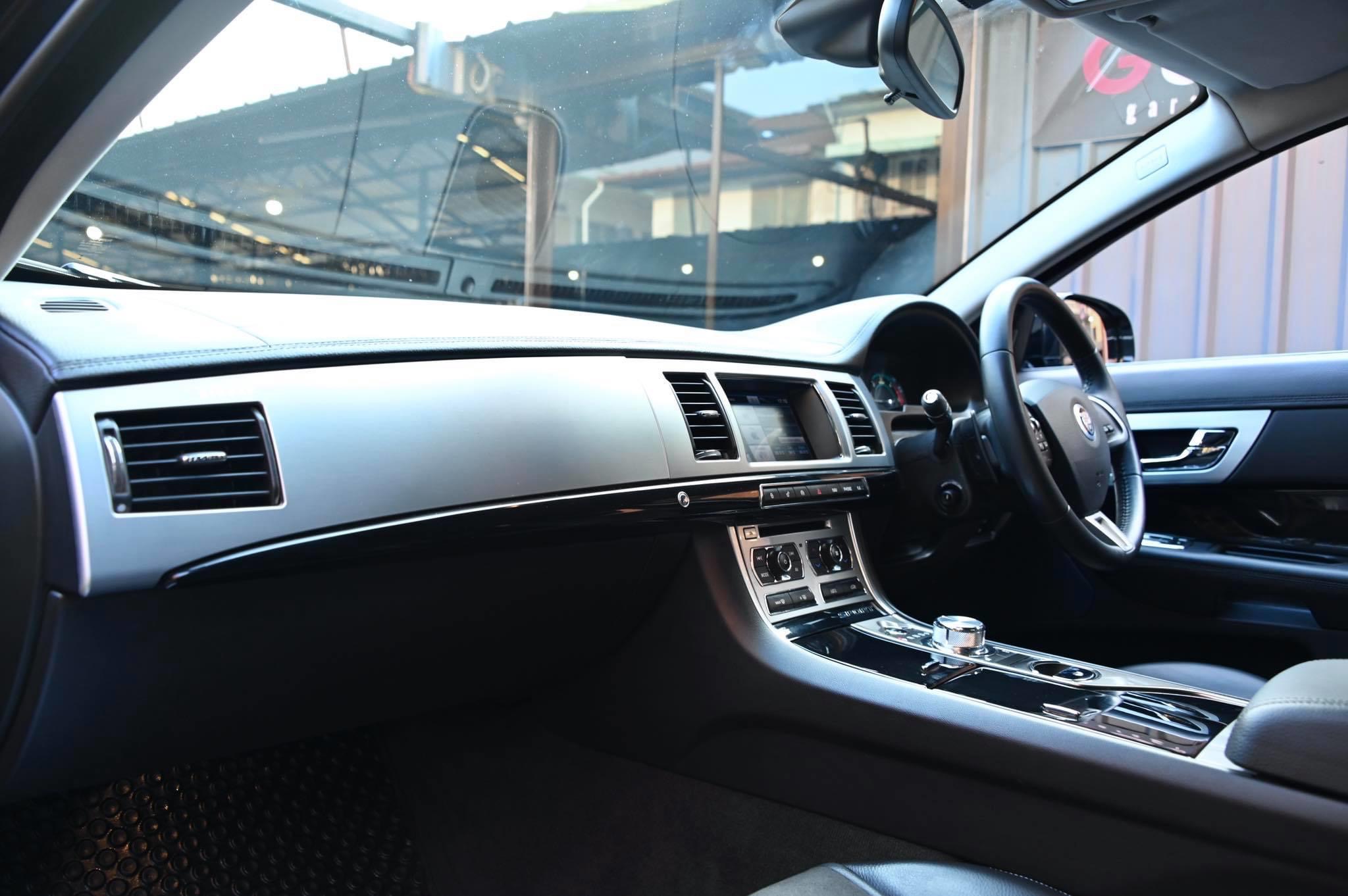Jaguar XF 2013 สีดำ (รูปที่ 16)