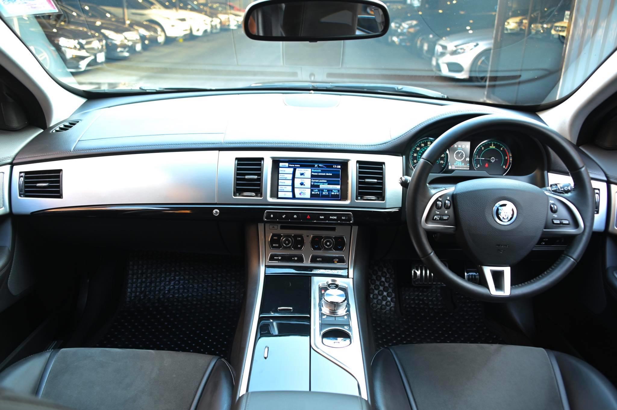 Jaguar XF 2013 สีดำ (รูปที่ 15)