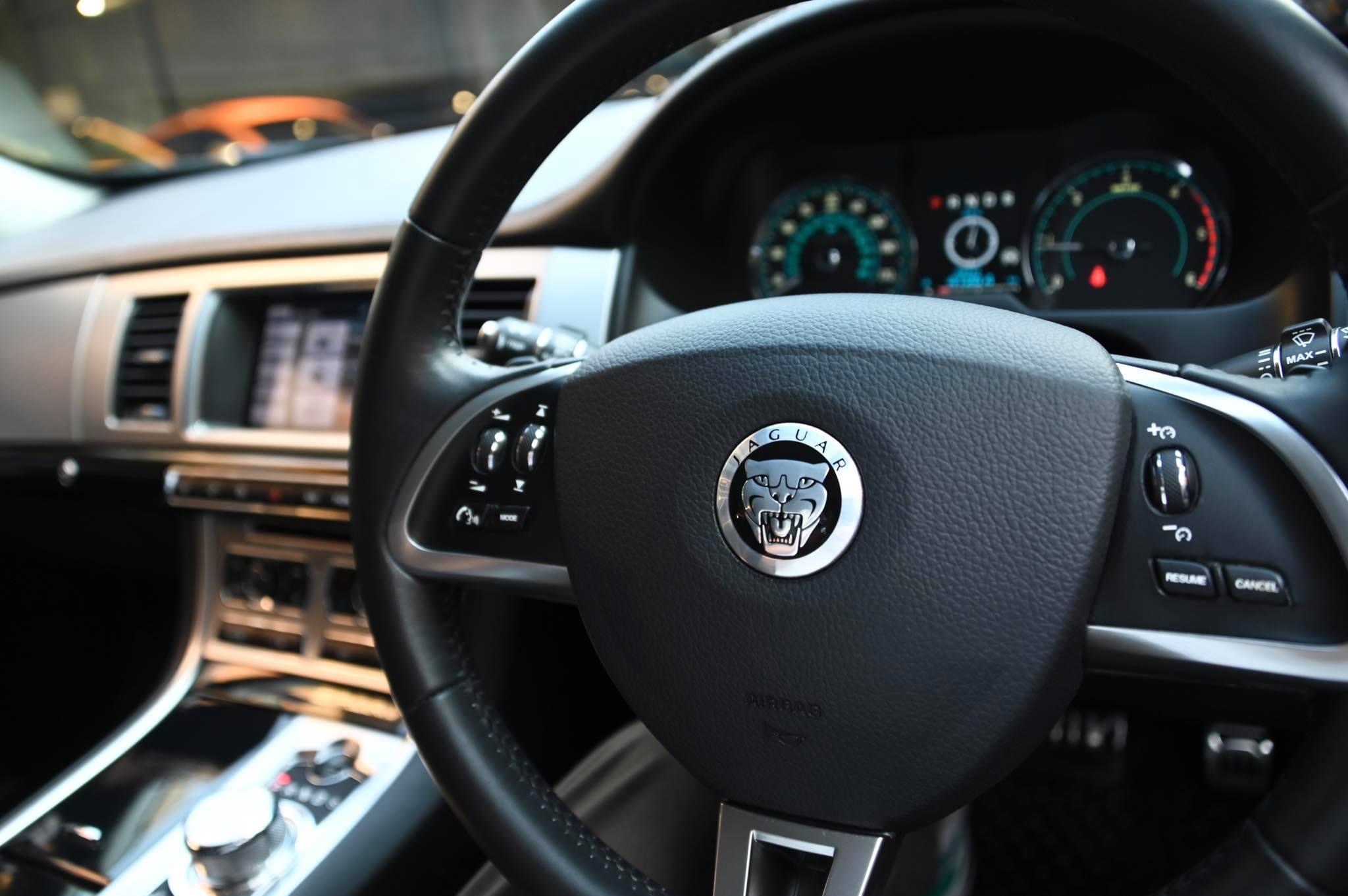 Jaguar XF 2013 สีดำ (รูปที่ 22)