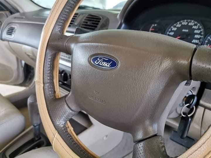 Ford Laser ปี 2003 สีเงิน