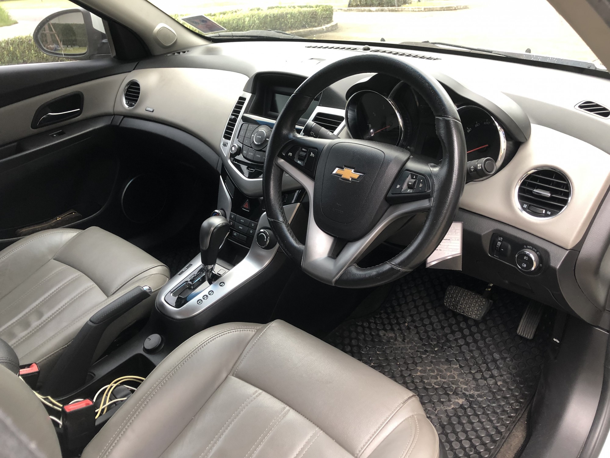 Chevrolet Cruze ปี 2012 สีขาว (รูปที่ 10)