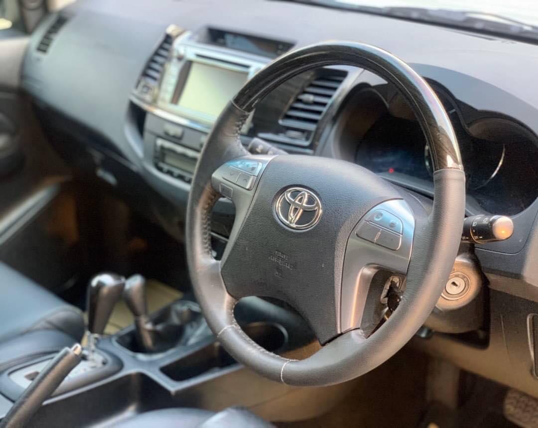 Toyota Fortuner ไมเนอร์เชนจ์ 2 ปี 2014 สีขาว (รูปที่ 10)