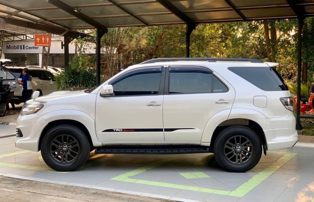 Toyota Fortuner ไมเนอร์เชนจ์ 2 ปี 2014 สีขาว