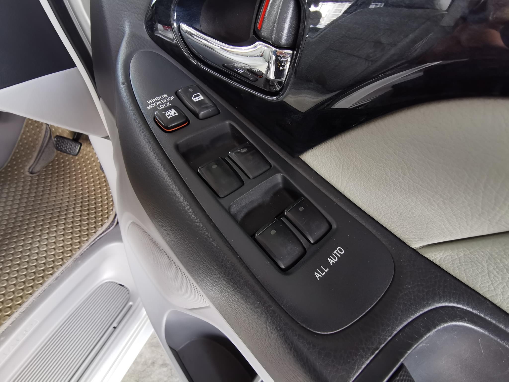 Toyota Alphard ปี 2004 สีเงิน (รูปที่ 16)