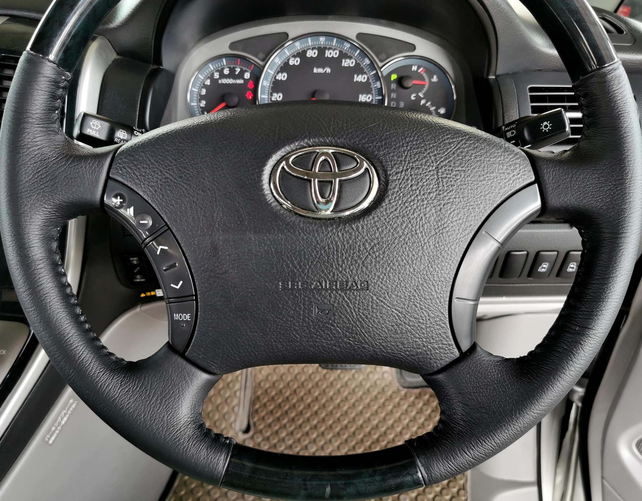Toyota Alphard ปี 2004 สีเงิน