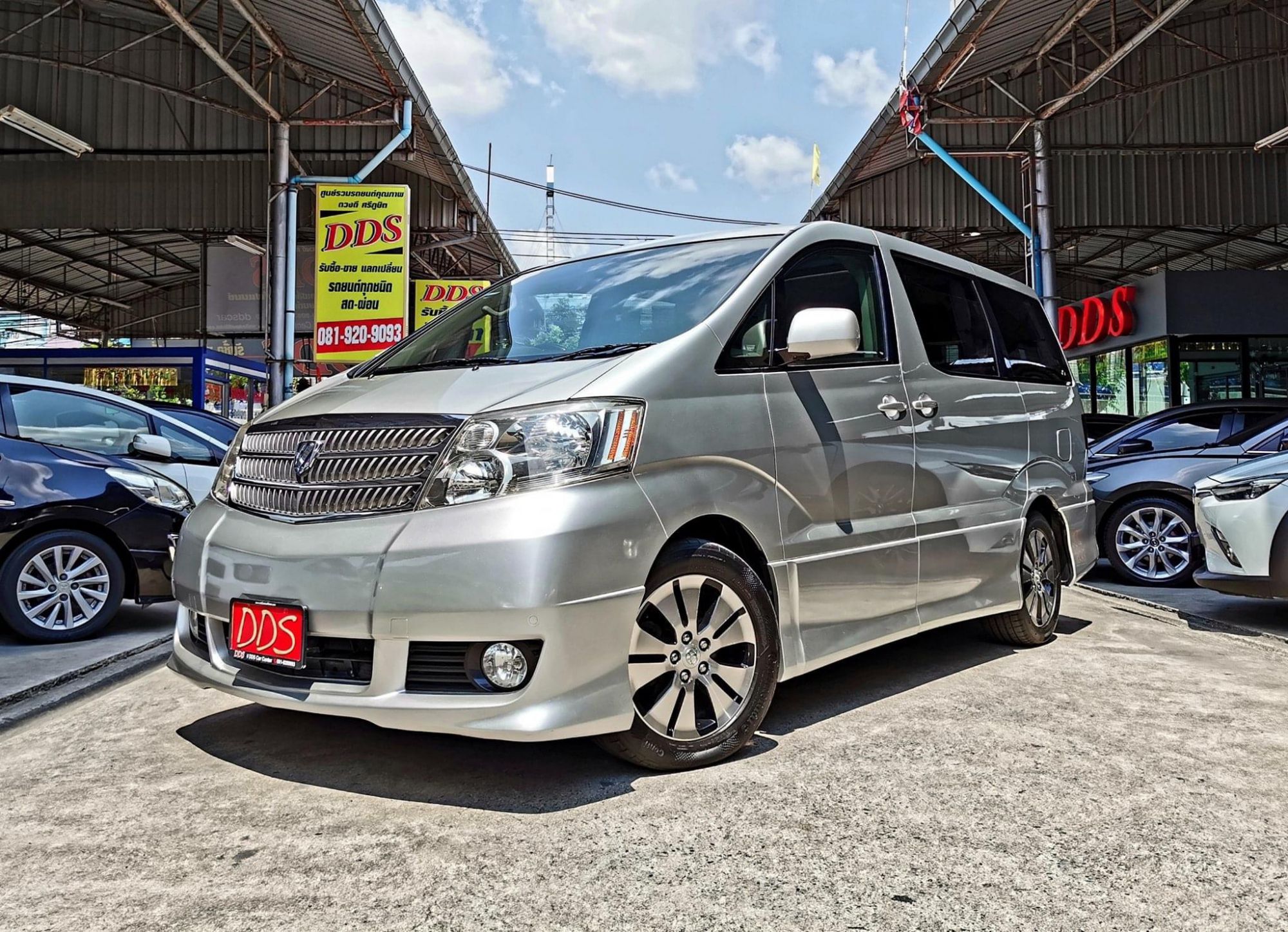 Toyota Alphard ปี 2004 สีเงิน
