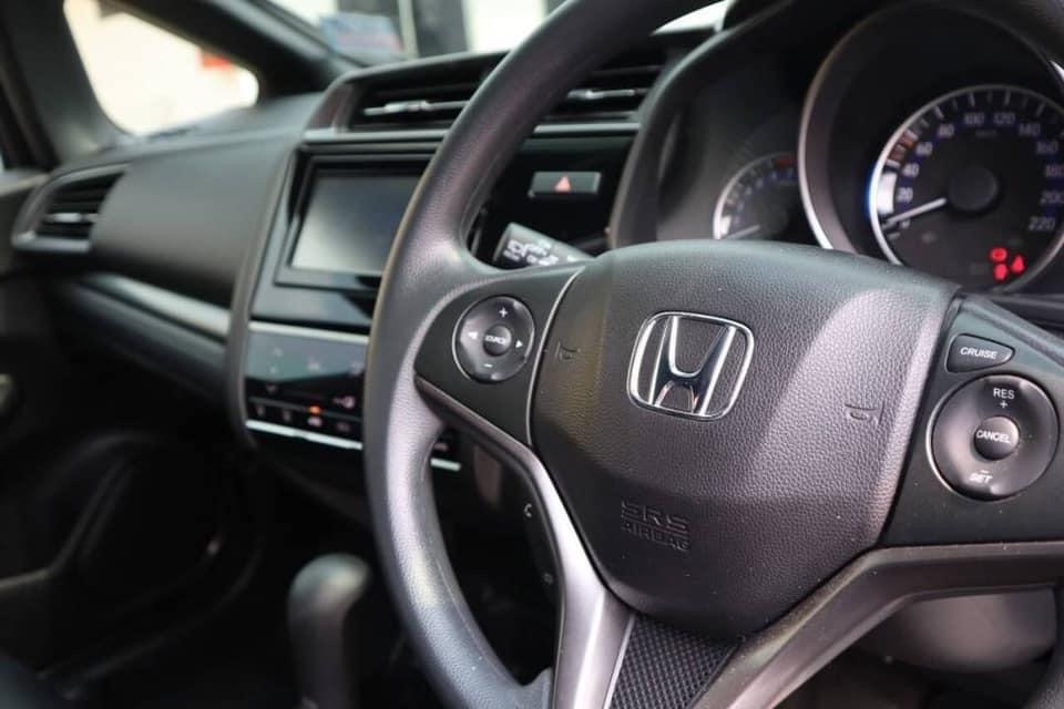 Honda Jazz GK ปี 2018 สีขาว (รูปที่ 7)