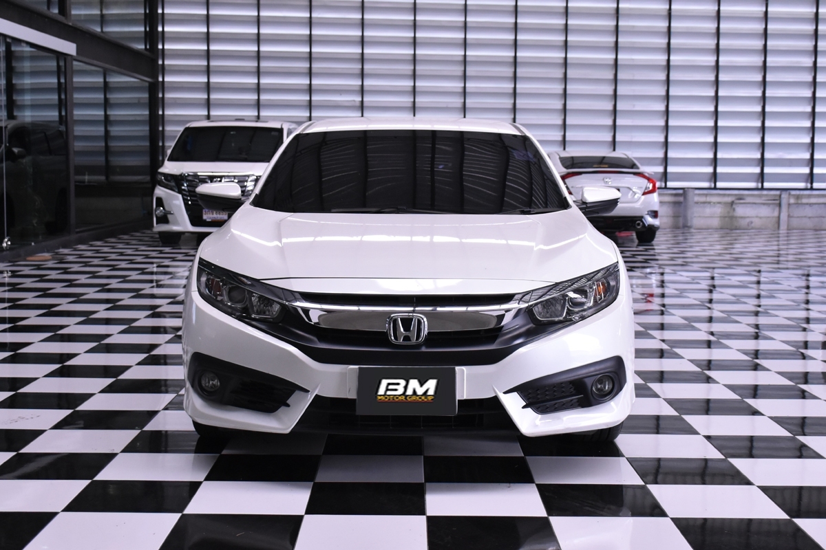 Honda Civic FC โฉม 4 ประตู ปี 2016 สีขาว