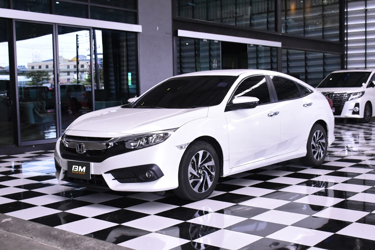 Honda Civic FC โฉม 4 ประตู ปี 2016 สีขาว