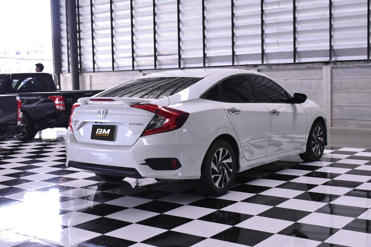 Honda Civic FC โฉม 4 ประตู ปี 2016 สีขาว (รูปที่ 5)