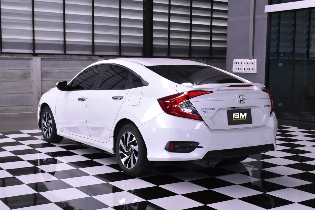 Honda Civic FC โฉม 4 ประตู ปี 2016 สีขาว (รูปที่ 6)