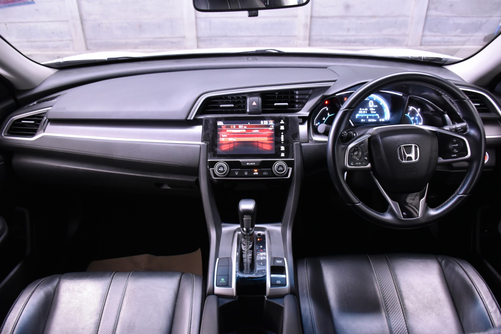 Honda Civic FC โฉม 4 ประตู ปี 2016 สีขาว
