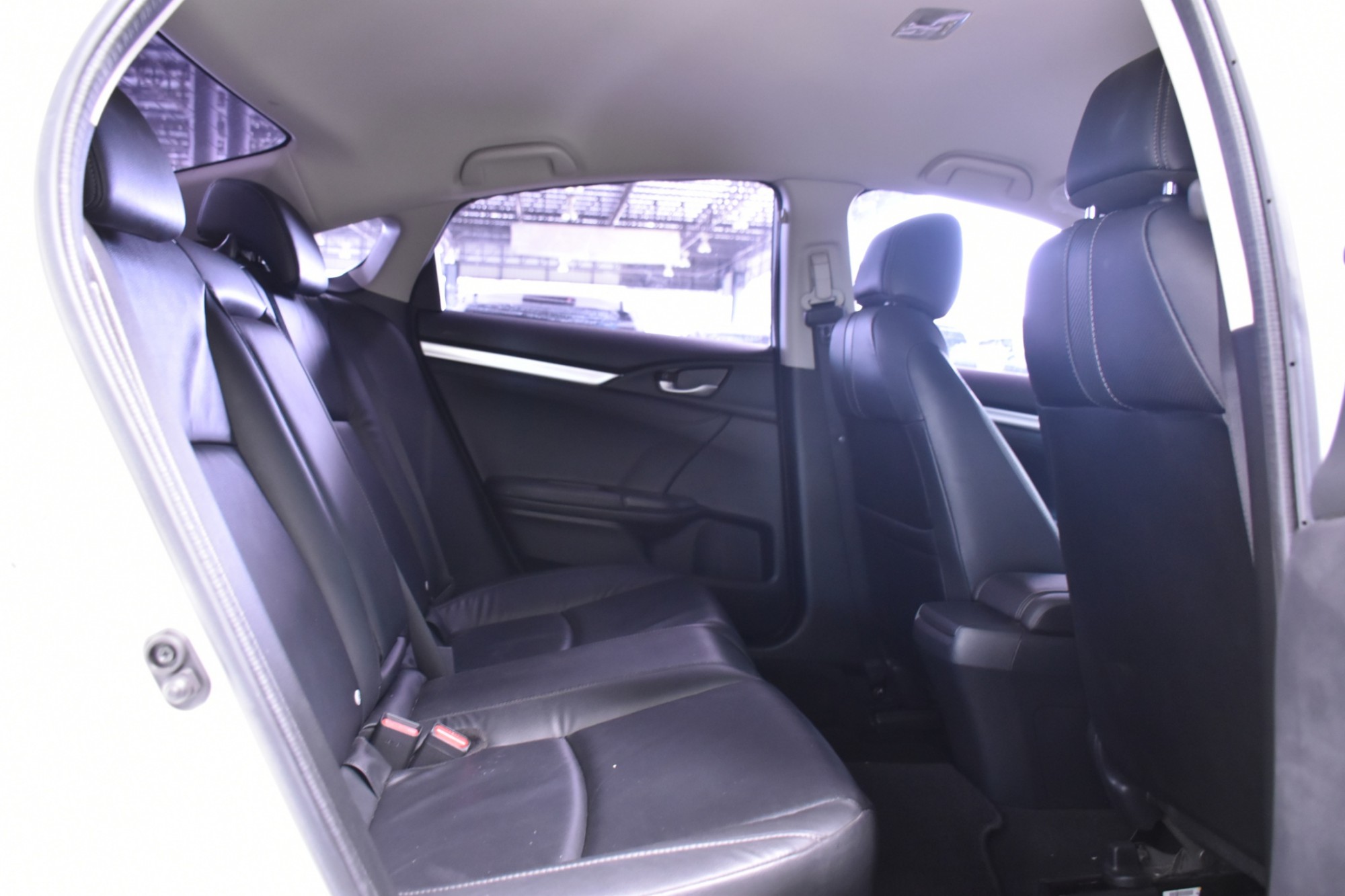 Honda Civic FC โฉม 4 ประตู ปี 2016 สีขาว (รูปที่ 11)