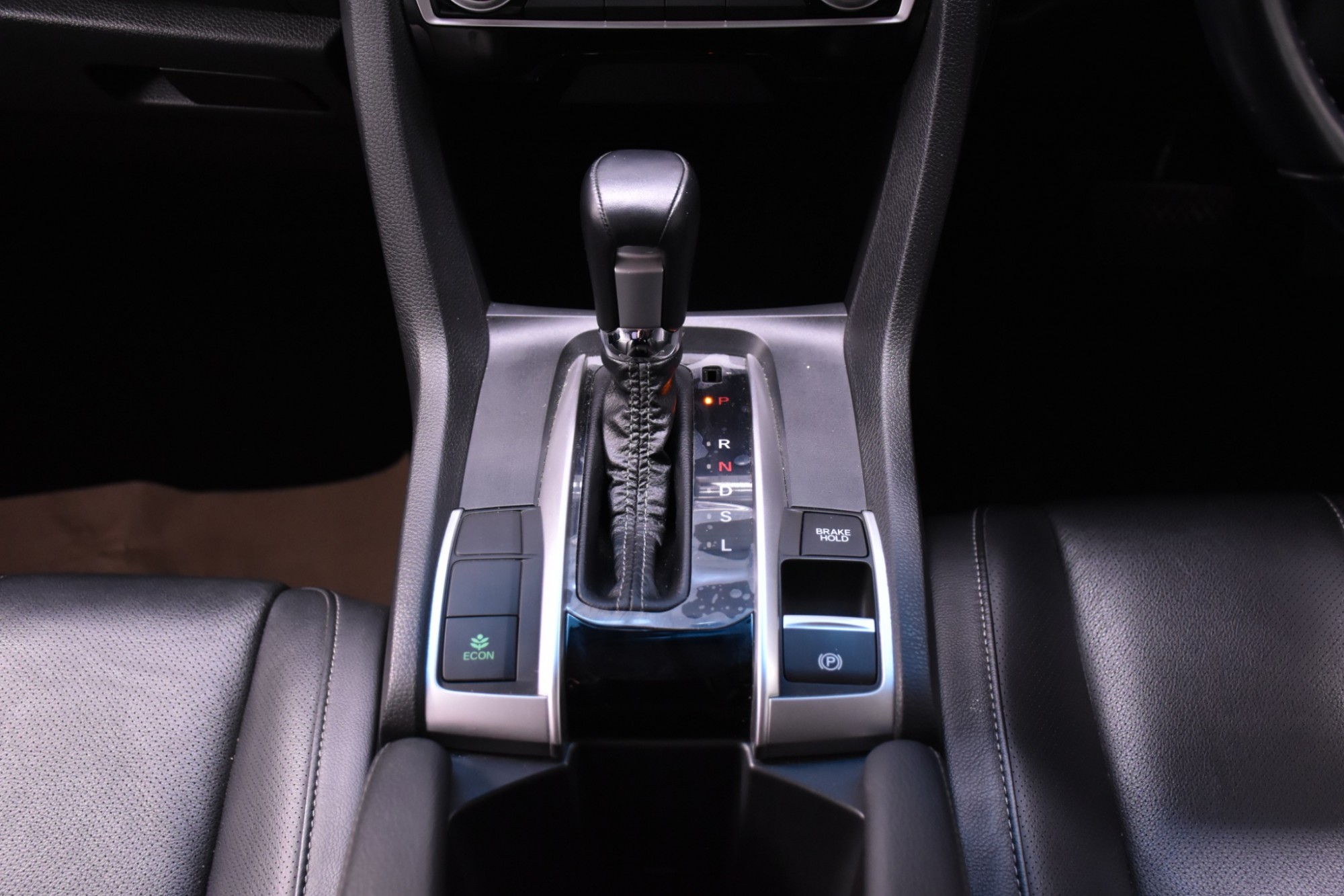 Honda Civic FC โฉม 4 ประตู ปี 2016 สีขาว (รูปที่ 15)