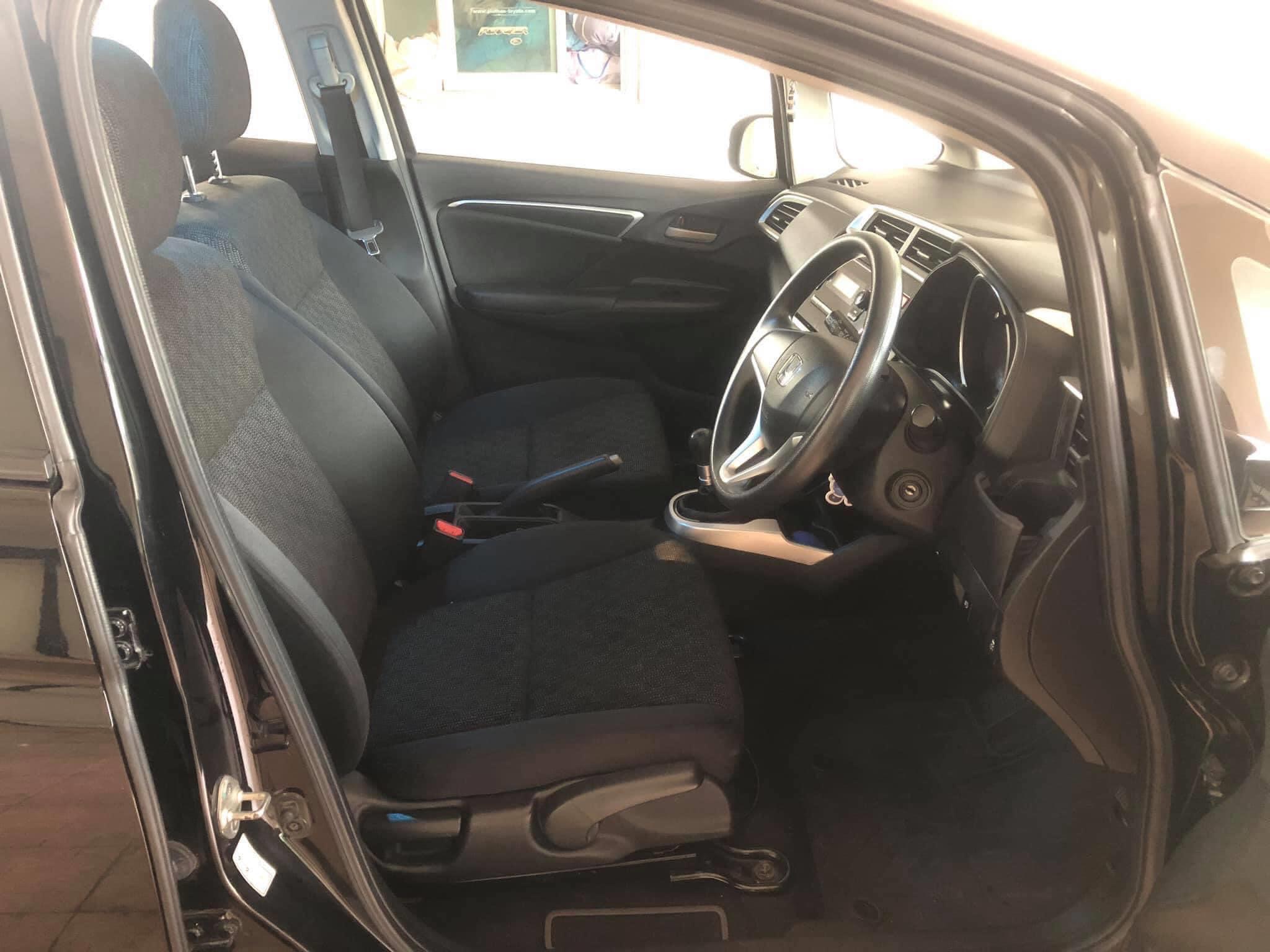 Honda Jazz GK ปี 2016 สีดำ (รูปที่ 11)