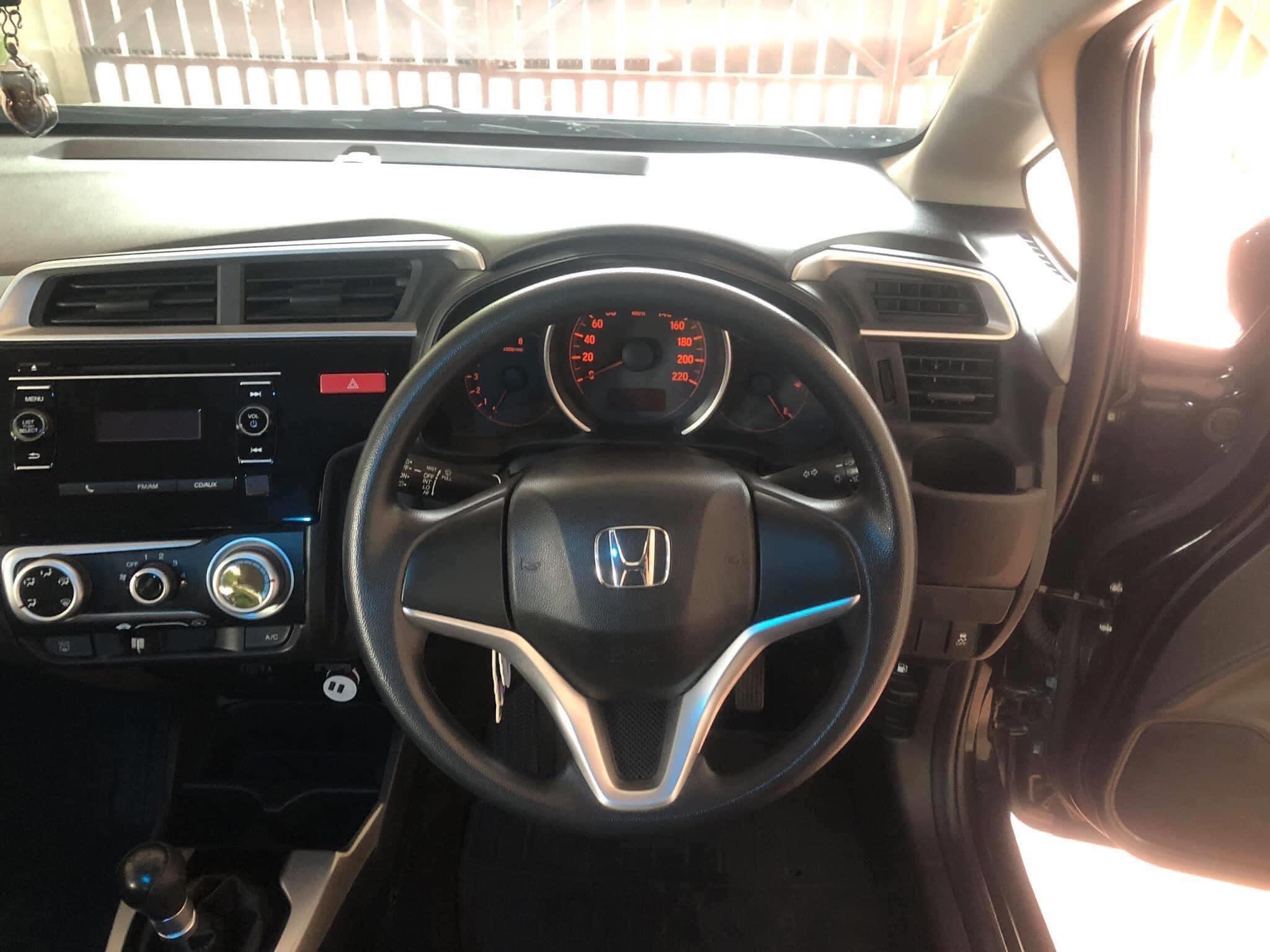 Honda Jazz GK ปี 2016 สีดำ (รูปที่ 5)