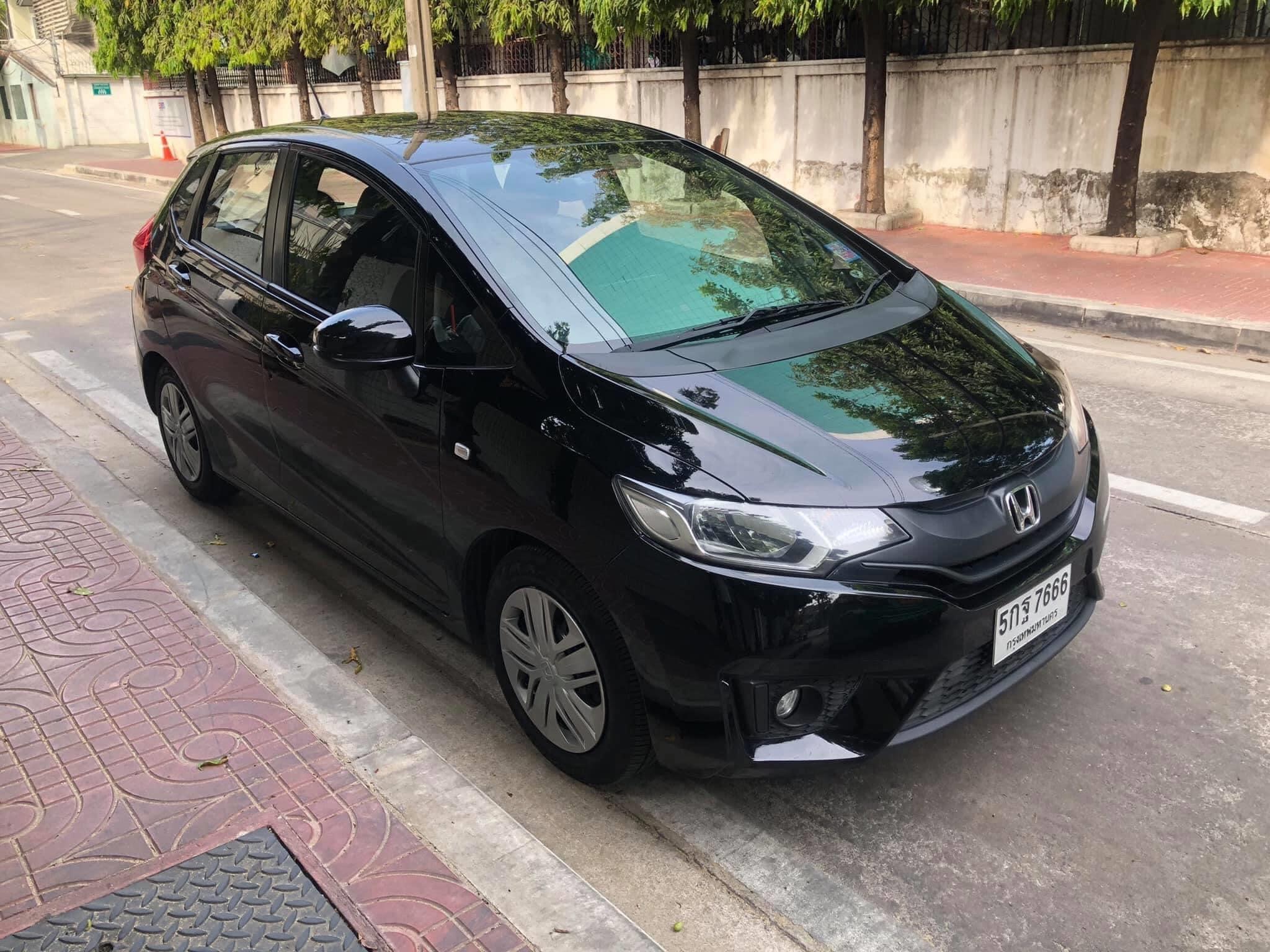 Honda Jazz GK ปี 2016 สีดำ (รูปที่ 3)