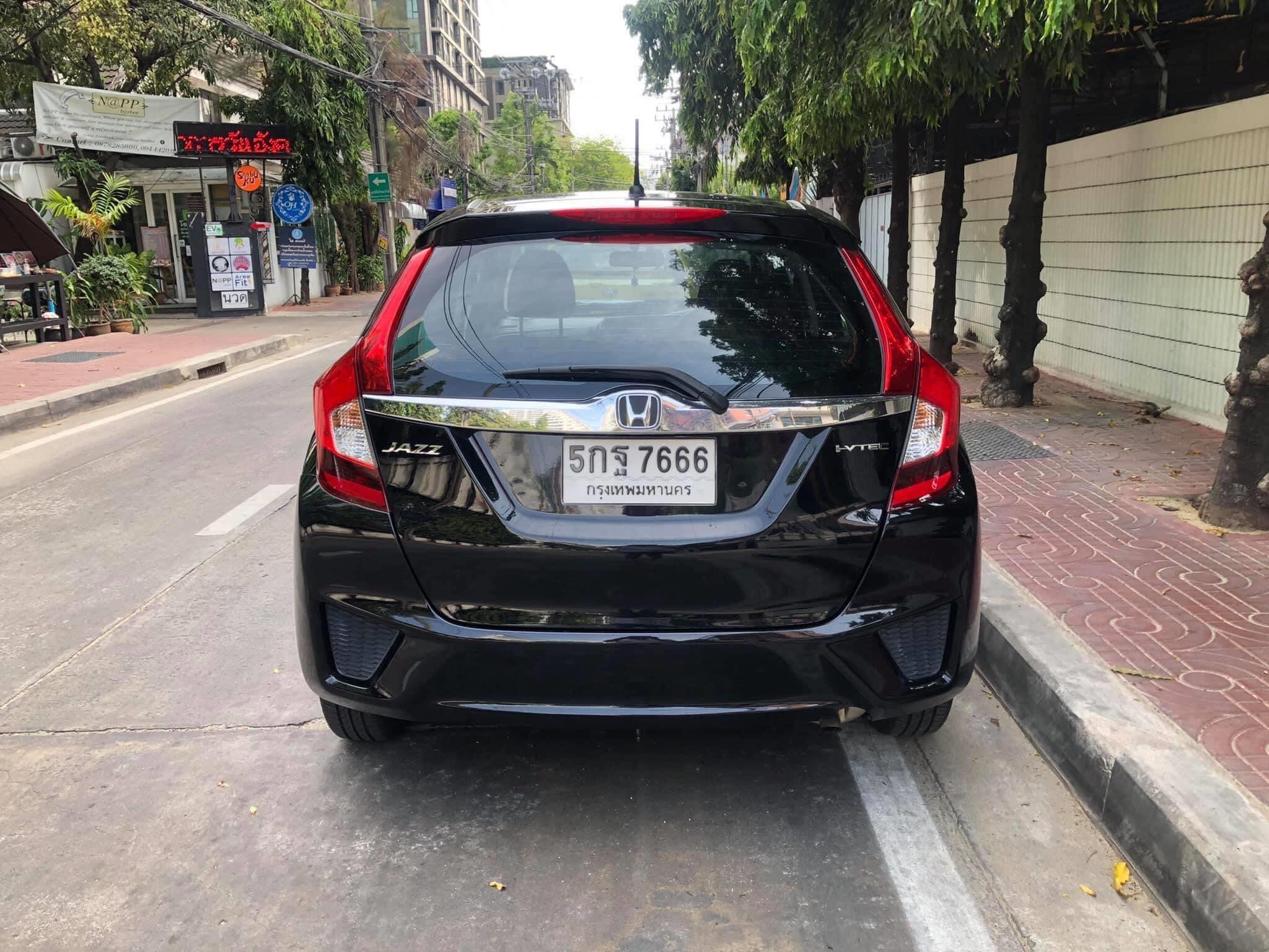 Honda Jazz GK ปี 2016 สีดำ (รูปที่ 9)