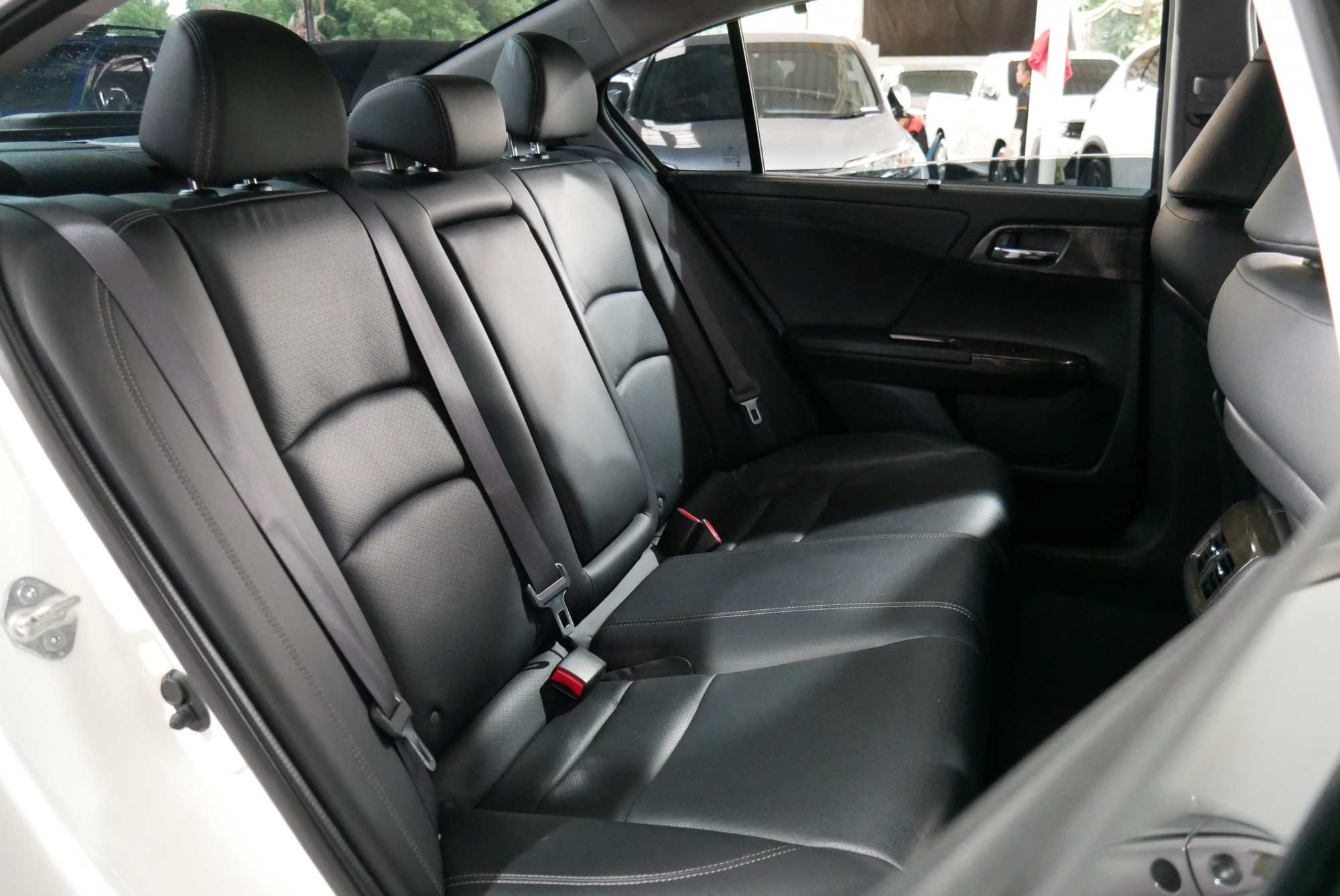 Honda Accord Gen 9 ปี 2013 สีขาว (รูปที่ 15)
