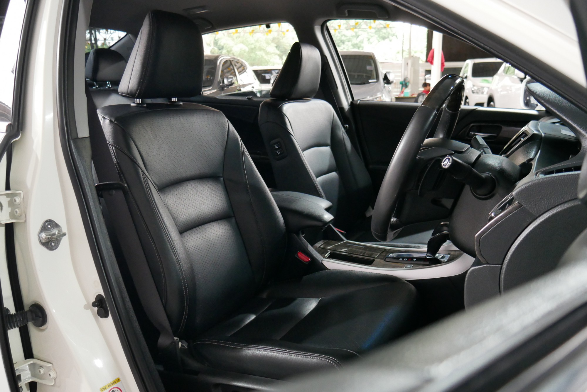 Honda Accord Gen 9 ปี 2013 สีขาว (รูปที่ 16)