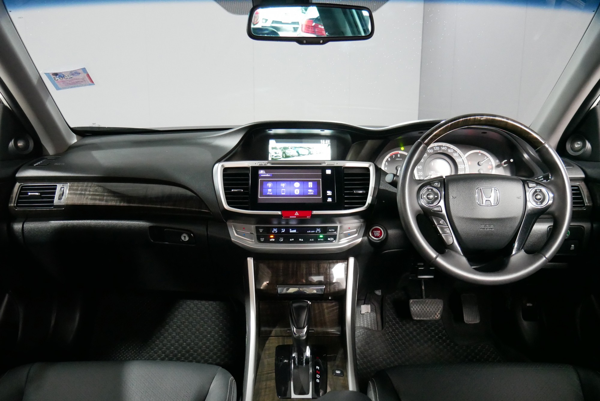 Honda Accord Gen 9 ปี 2013 สีขาว