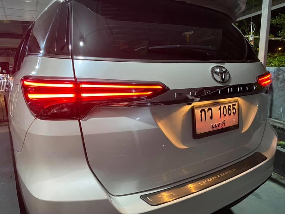 Toyota Fortuner ปี 2016 สีขาว