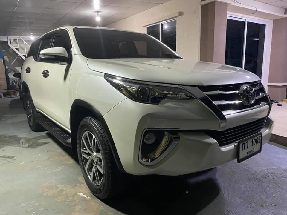 Toyota Fortuner ปี 2016 สีขาว