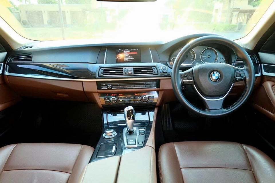 BMW 5 Series F10 520d ปี 2017 สีดำ (รูปที่ 11)