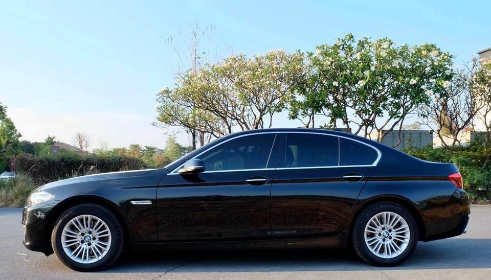BMW 5 Series F10 520d ปี 2017 สีดำ (รูปที่ 5)