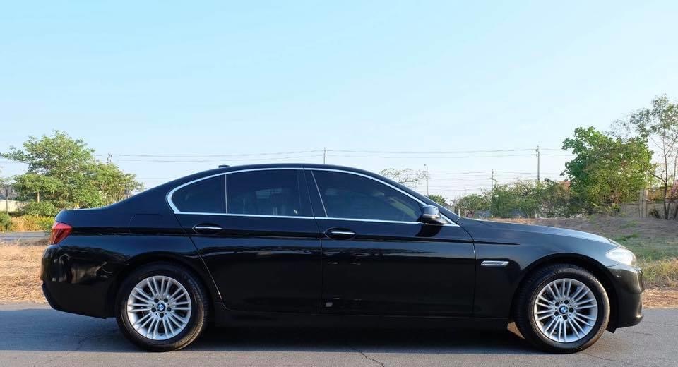 BMW 5 Series F10 520d ปี 2017 สีดำ (รูปที่ 4)