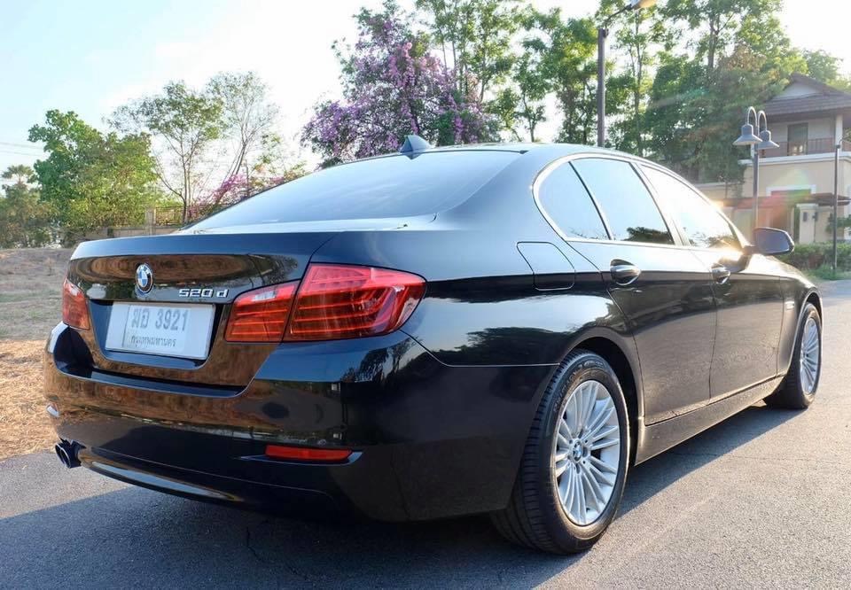 BMW 5 Series F10 520d ปี 2017 สีดำ (รูปที่ 6)