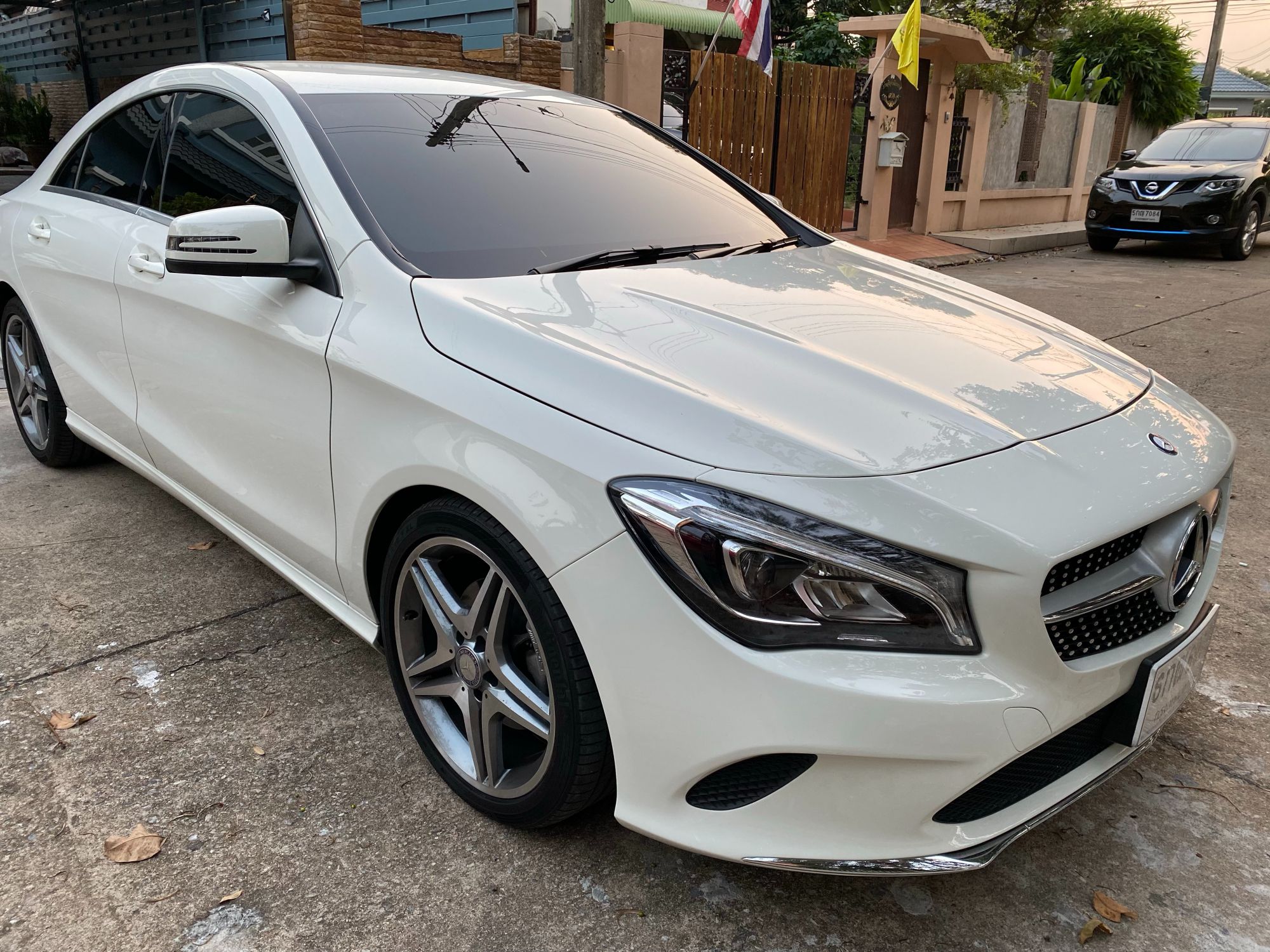 Mercedes-Benz CLA-Class C117 CLA200 ปี 2016 สีขาว รถวิ่งน้อยหมื่นกว่าโล ตัวไมเนอร์แล้ว