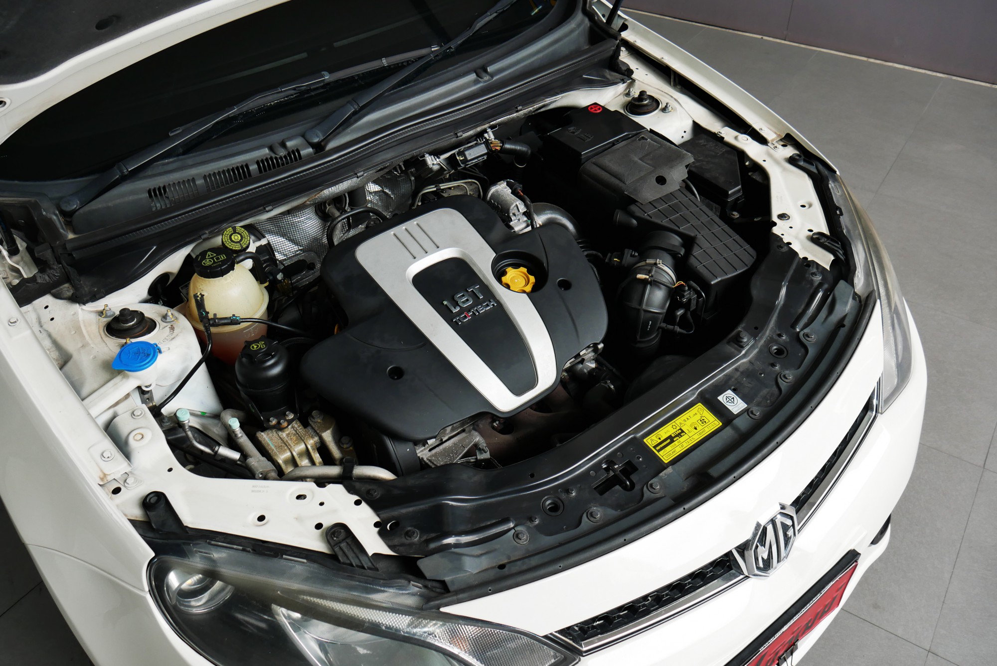 MG MG6 Fastback ปี 2014 สีขาว (รูปที่ 4)