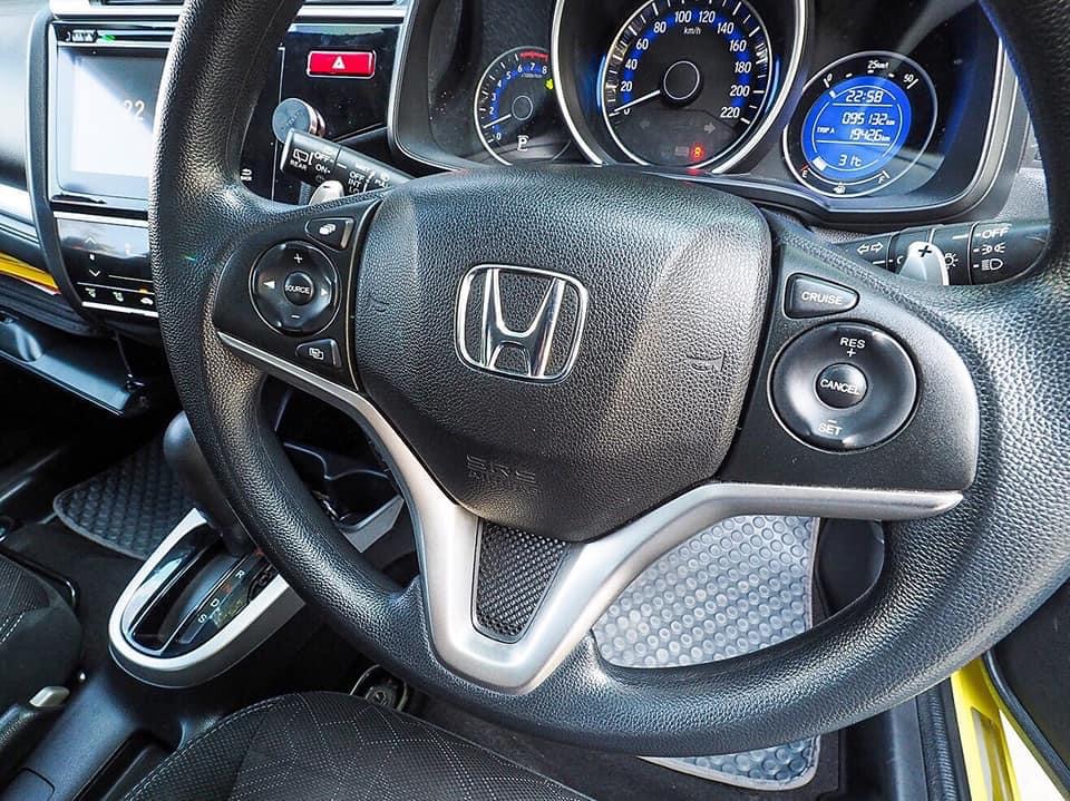 Honda Jazz GK ปี 2015 สีเหลือง (รูปที่ 5)