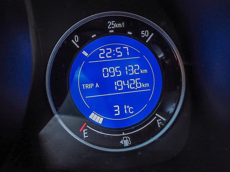 Honda Jazz GK ปี 2015 สีเหลือง (รูปที่ 9)