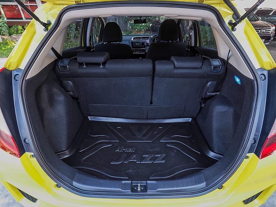 Honda Jazz GK ปี 2015 สีเหลือง (รูปที่ 17)