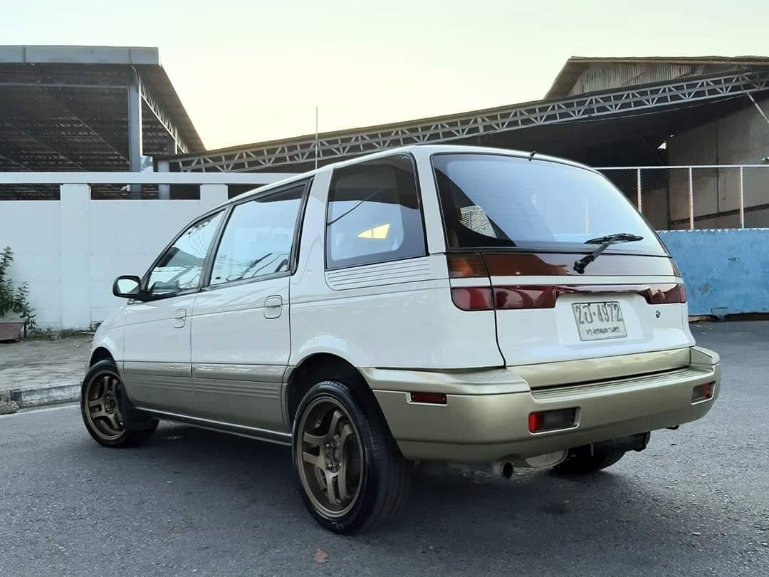 Mitsubishi Space Wagon ปี 1994 สีขาว